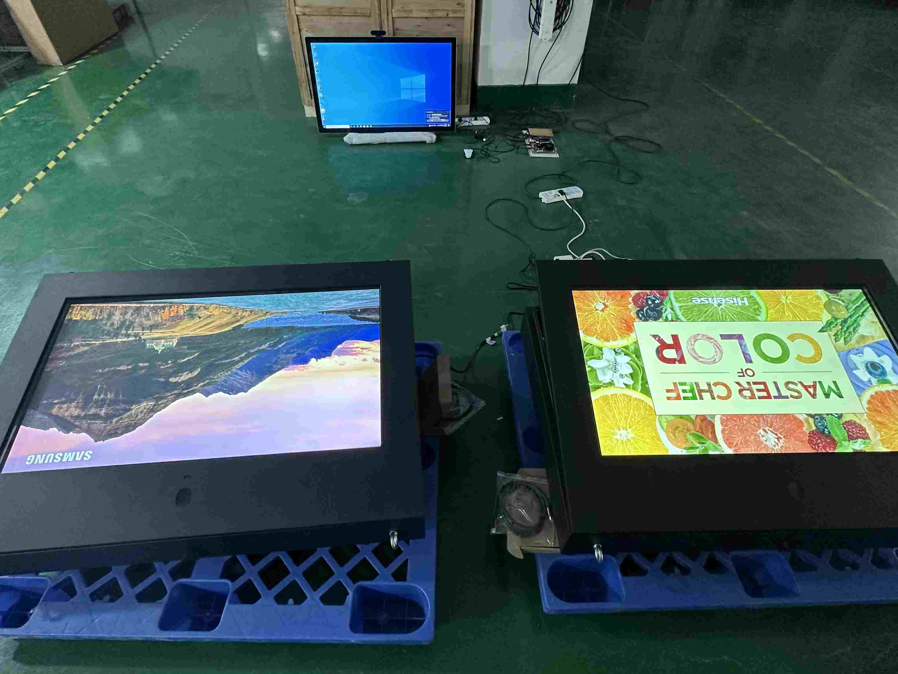 Kültéri 43 falra szerelt 2500 nits kioszk 4k monitor